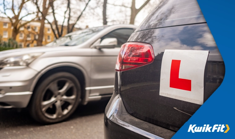 learner badge on the car